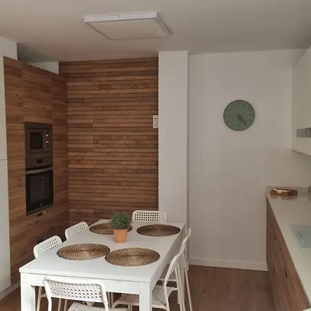 Apartment Piso Centrico Reformado / In The Center *